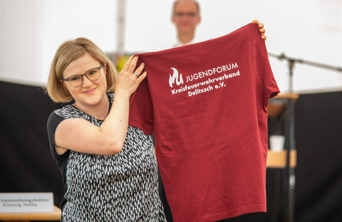 [Translate to Tschechisch:] Profiroll sponsert 50 T-Shirts für den Kreisfeuerwehrverband